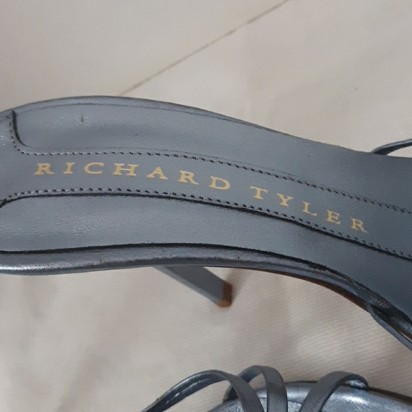 🎉H.P.🎉 RICHARD TYLER HEELS - Picture 4 of 6